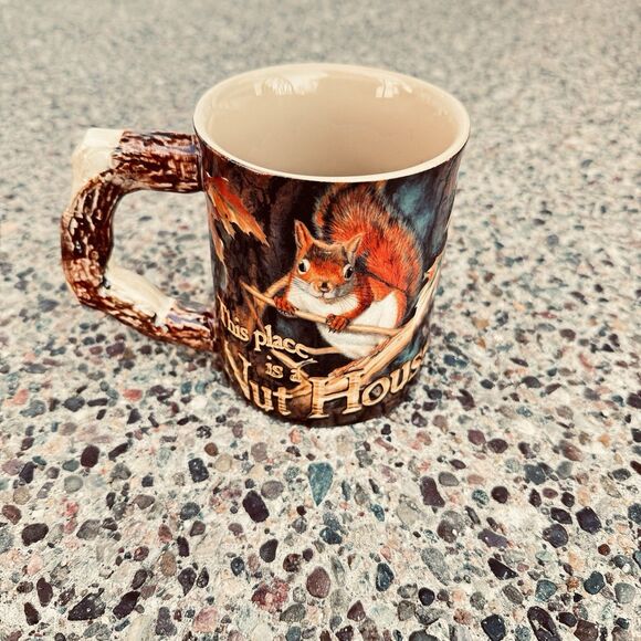 Mug Coffee 2011 WILD WINGS MIA LANE balancing squirrel tree Ceramic SM9-A2 - Picture 1 of 5
